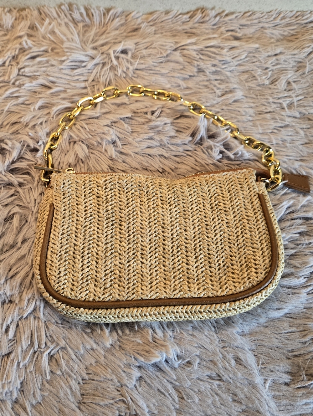 Grossi Woven Straw Bag with Gold Chain Handle - Picture 5 of 13